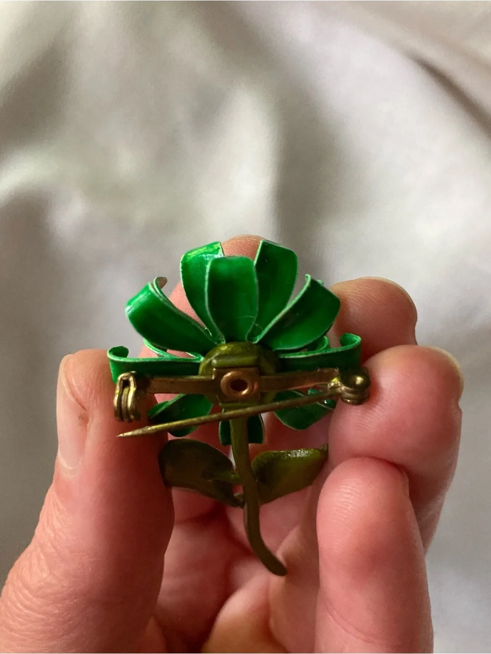 Vintage Ornate Design Green Enamel Flower Brooch Pin!